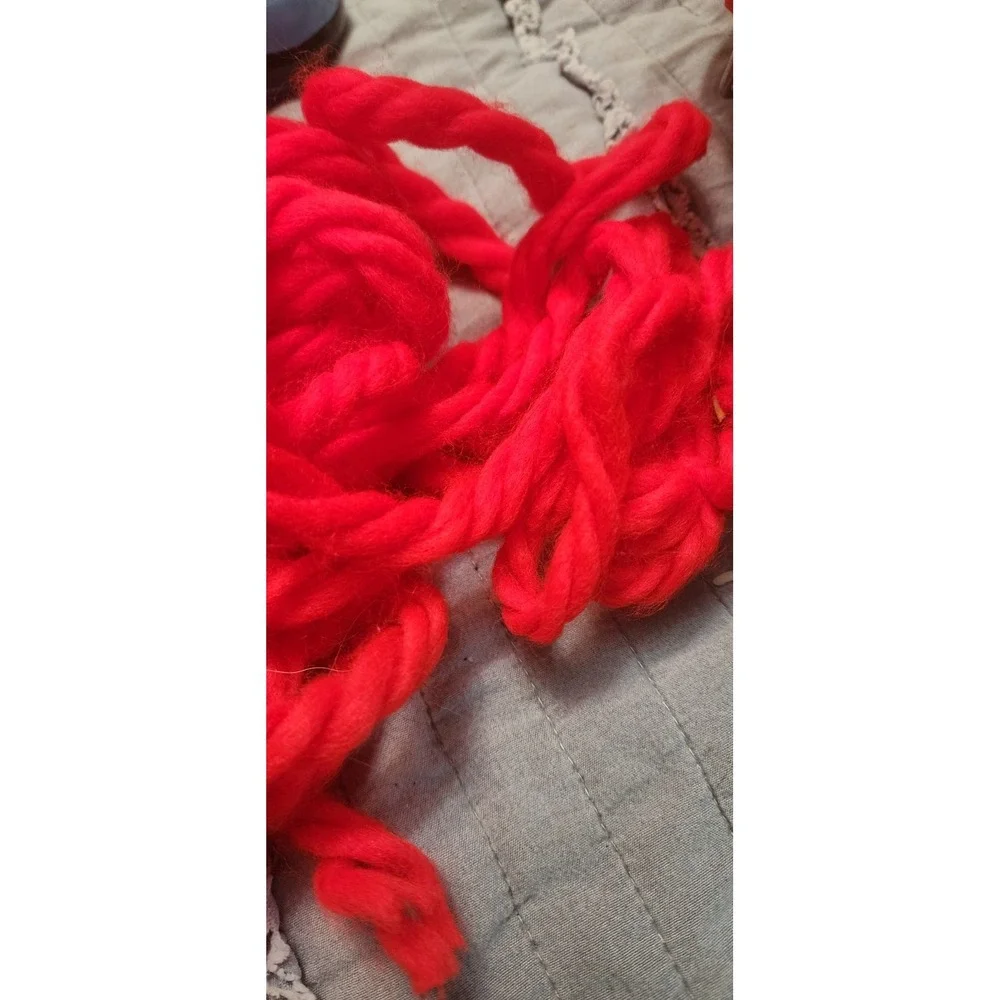 VTG  Hallmark Yarn Gift Tie Tye Ribbon Hair Tye Craft Yarn Christmas Cheer 27 Ft